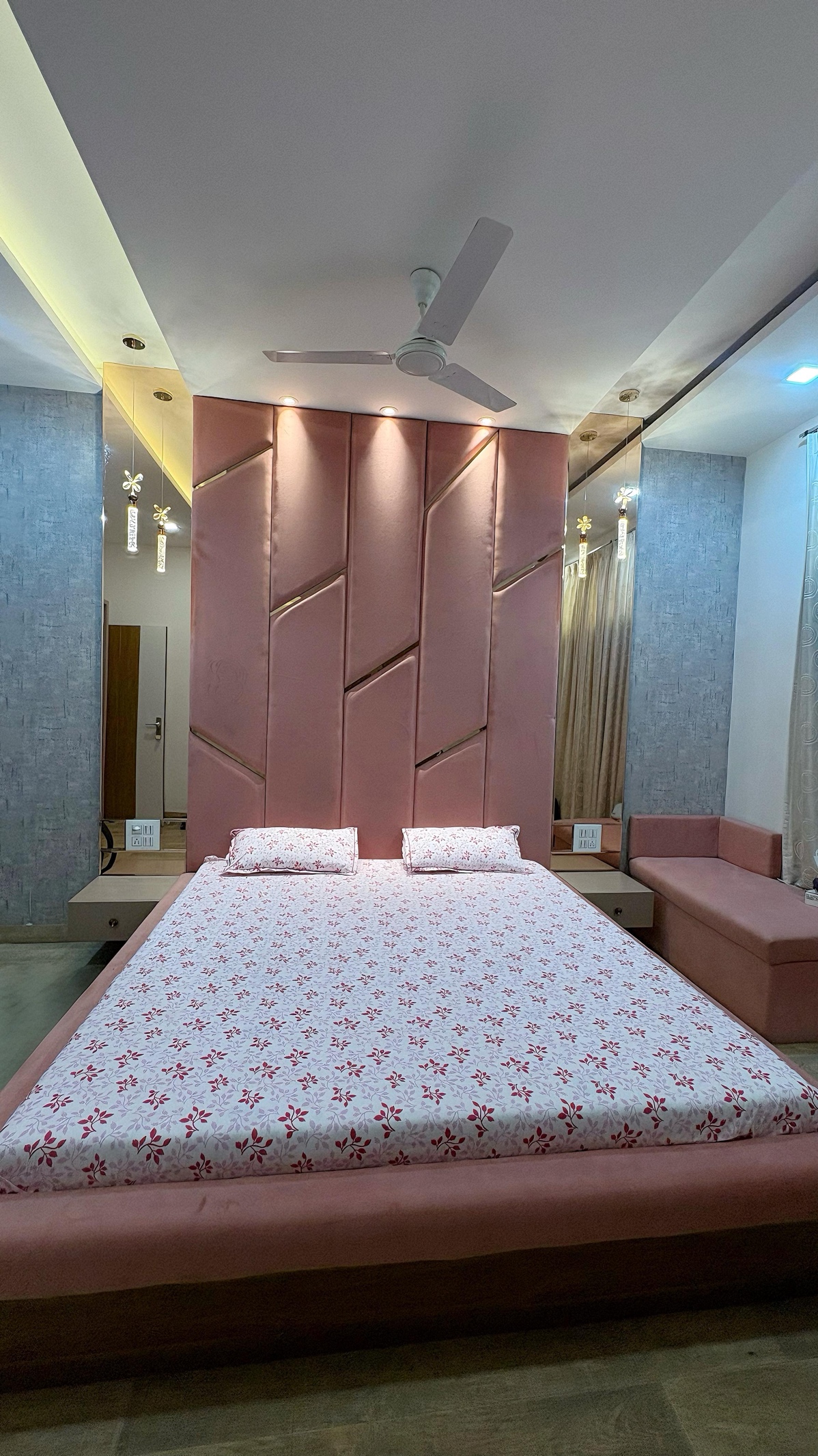 100% Cotton Geometric Print Double Bedsheet with 2 Pillow Covers